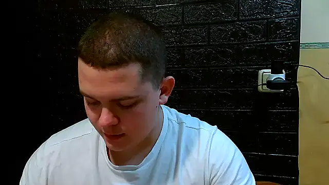 CuteButNaughty_'s cam snapshot