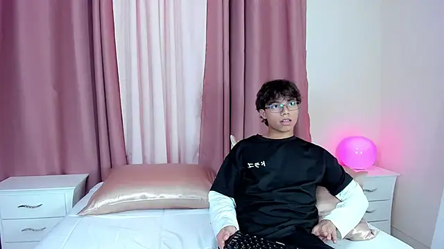 Honeymoon_sariel's cam snapshot