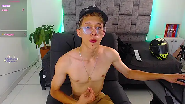 skinny_bigcock02's cam snapshot