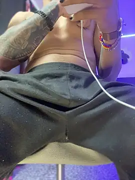 AlphaMasterXxx's cam snapshot