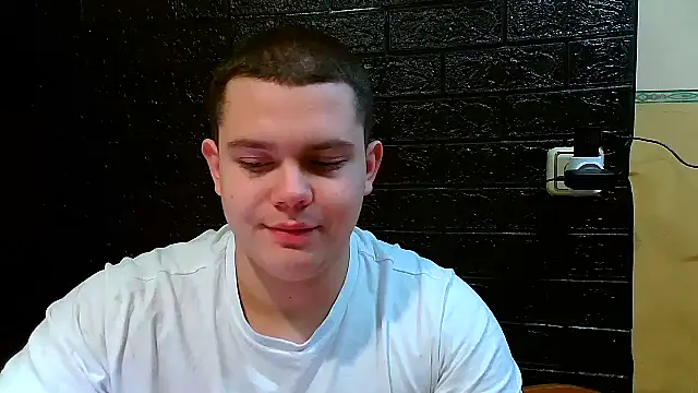 CuteButNaughty_'s cam snapshot