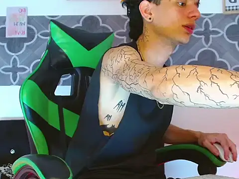 Skinny_batman's cam snapshot