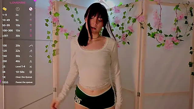 Honeey_Beee's cam snapshot