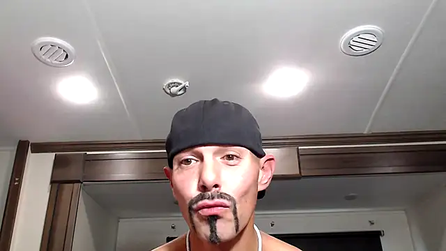 ThickD2C live sex cam