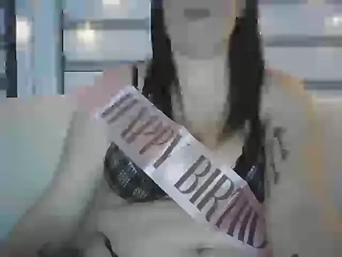 bellavelours's web cam