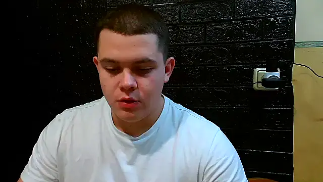 CuteButNaughty_'s cam snapshot