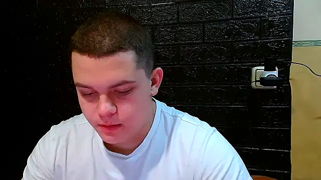 CuteButNaughty_'s cam snapshot