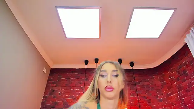 ChristynaRoss live sex cam