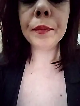 Lucia8600 live sex cam