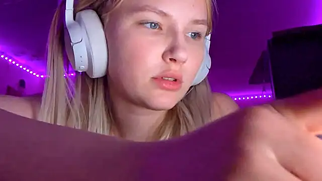 KarinRobertson live sex cam