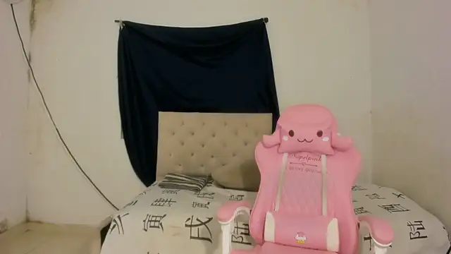 Miss_noah18 live sex cam