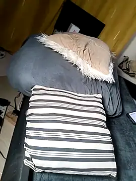 Hugemassivebootie live sex cam