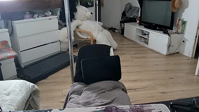 CeriseLapine live sex cam