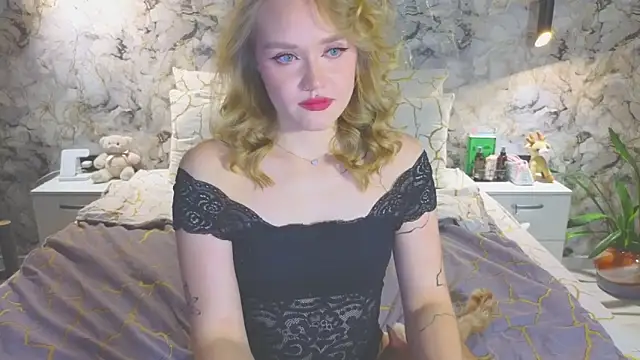 Aurora_Golden1's cam snapshot