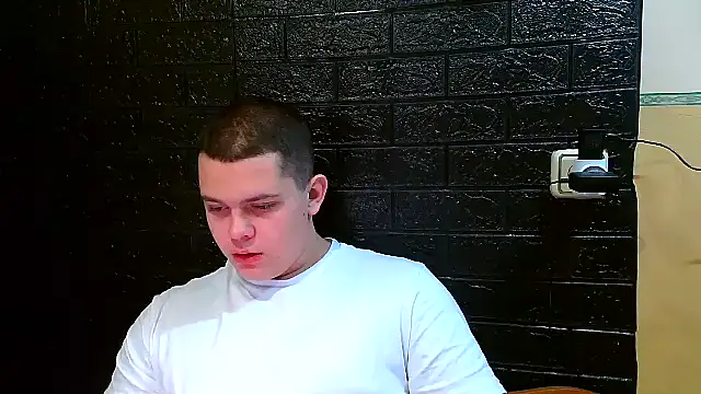 CuteButNaughty_'s cam snapshot