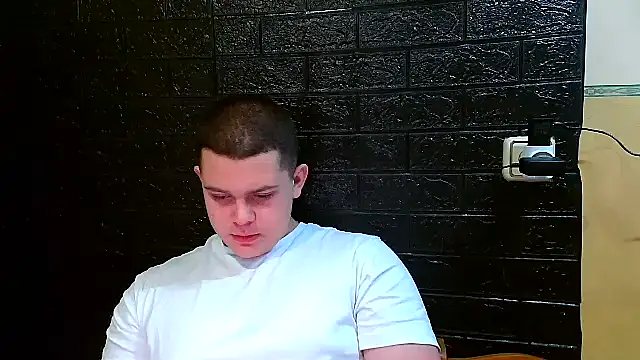 CuteButNaughty_'s web cam