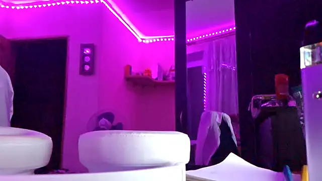 KarinRobertson live sex cam