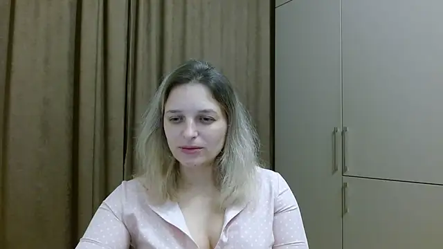 ElisSky301's cam snapshot