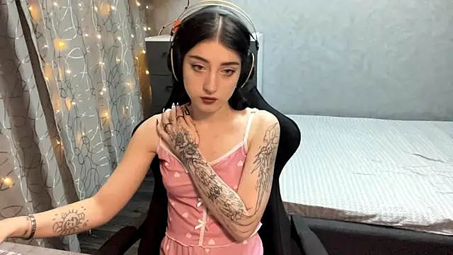 Meowluly's cam snapshot