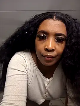 GiantBootyMilf live sex cam