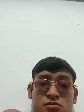 Babyalienqm's cam snapshot