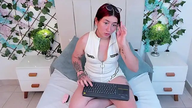 CharlotteBlossom's cam snapshot