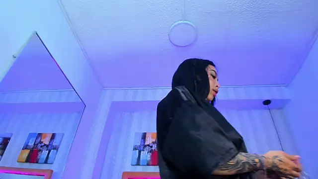 pettit_courtny's cam snapshot