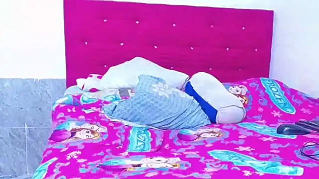 candy_dustano691's cam snapshot