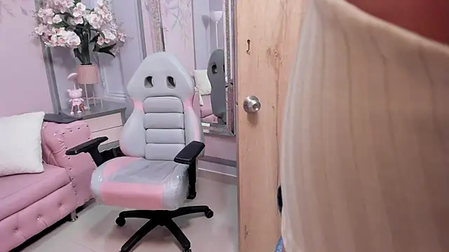 Shanel_sweet18's cam snapshot