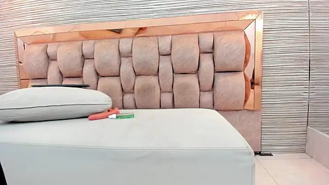 claire_bonny's cam snapshot