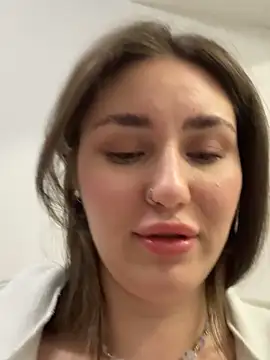 KiraBarlows live sex cam