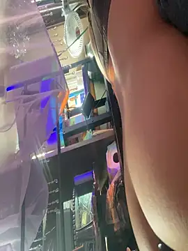 gurlnips live sex cam