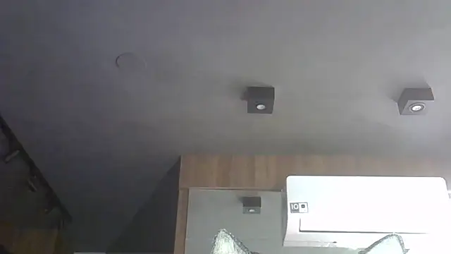 SkinnyKitten live sex cam