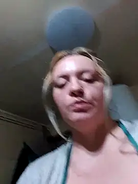 Mommygetnaughty live sex cam