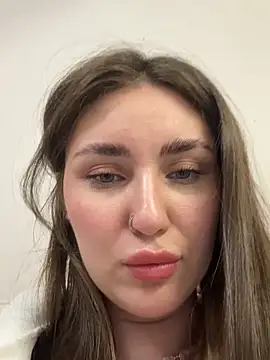 KiraBarlows live sex cam