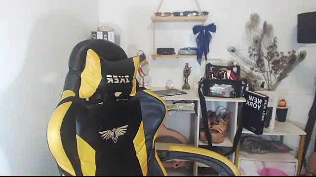 hugecockyurikaa live sex cam