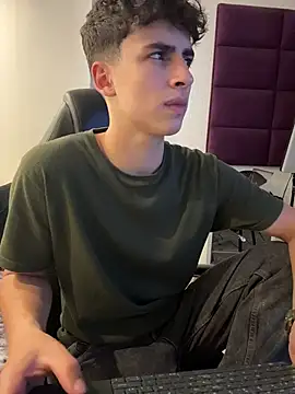 AdrianRinaldi live sex cam