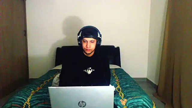 bladetrinityn's cam snapshot