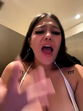 Alyshanon18 live sex cam