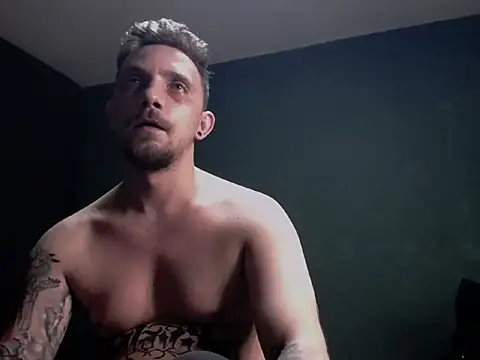 guesswhatbitch live sex cam