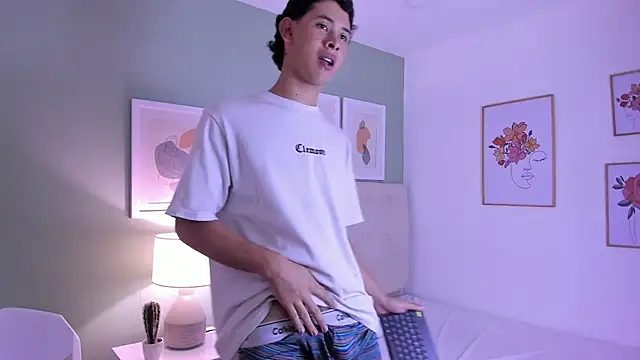 ApoloRicci live sex cam