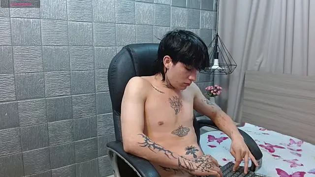 Iantwink18 live sex cam