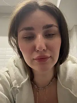 KiraBarlows live sex cam