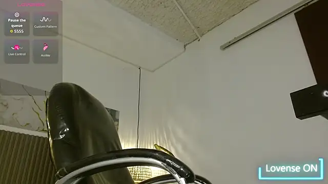 Dyla_n18 live sex cam