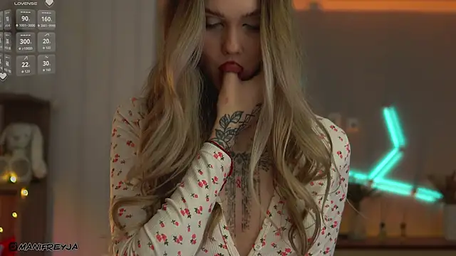 ManiFreyja live sex cam