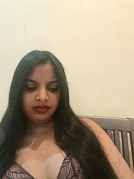 Maahhii_2 live sex cam
