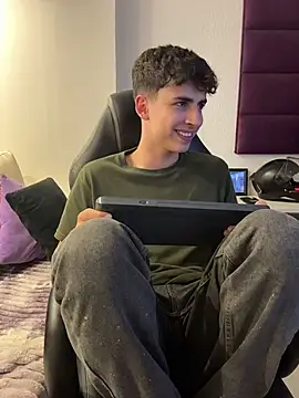 AdrianRinaldi live sex cam