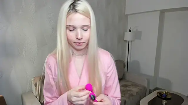 CherrylHolme's cam snapshot