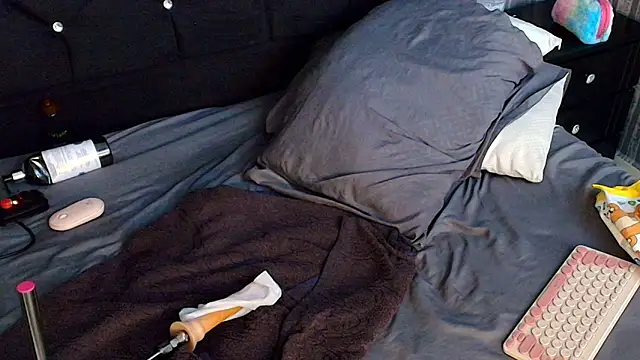 Alicee_Moonn live sex cam