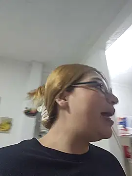 mila_curvy's cam snapshot